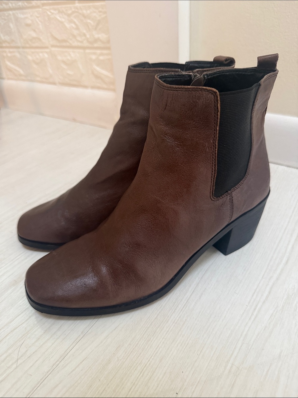 Lucky Brand Chelsea Classic Brown Leather Maiken Ankle Boots